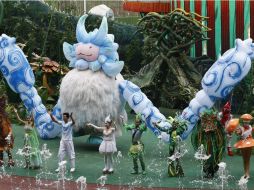 Los visitantes pueden disfrutar de un parque de atracciones y un enorme centro comercial que dispone de acuario y salas de cine. EFE / R. Dela Pena