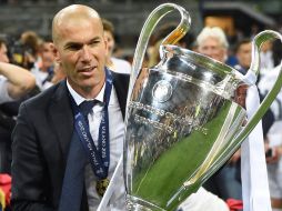 Zinedine Zidane hace historia con el Real Madrid en apenas cinco meses. EFE / D.Dal Zennaro