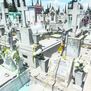A los panteones tapatíos todavía les queda larga vida