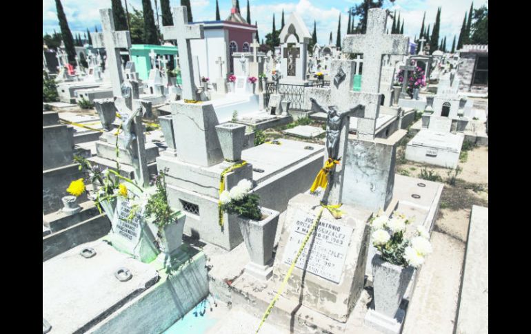 Uno de los principales problemas en los panteones de los ciudad son los constantes deslizamientos de tierra y hundimientos. EL INFORMADOR / F. Atilano