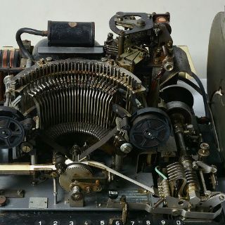 Subastan en eBay máquina de cifrado de la II Guerra Mundial