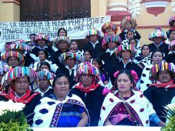 Miembros de la comunidad de Chenalhó protestaron afuera del Congreso de Chiapas para exigir que renunciara la alcaldesa. SUN / ARCHIVO