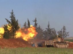 Señalan que aumentó a 35 el número de fallecidos ayer por disparos de artillería y bombardeos en la ciudad de Alepo. AP /