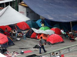 Profesores de la CNTE permanecen en las inmediaciones de la Segob en demanda de diálogo. SUN / V. Rosas