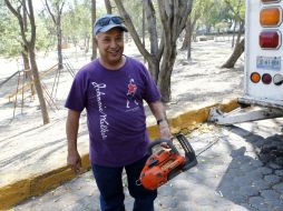 Jaime Becerra ha logrado sacar adelante a su familia con una mano, mentalidad positiva y mucha 'maña'. EL INFORMADOR / A. Camacho