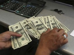 Durante la sesión, esperan que el tipo de cambio se cotice entre 18.45 a 18.51 pesos por dólar. AP / ARCHIVO