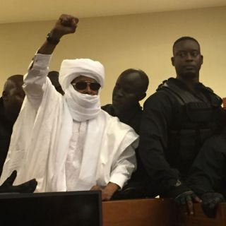 Sentencian a cadena perpetua a ex dictador de Chad