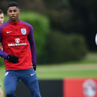 Marcus Rashford renueva con el ManU hasta 2020