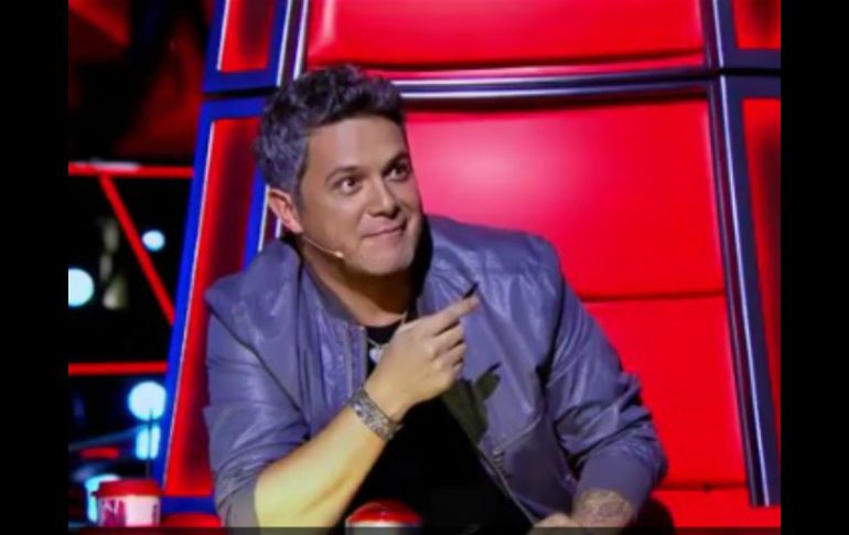 Alejandro Sanz lanza varios comentarios de burla para el cantante de música urbana. TWITTER / @LaVozMexico