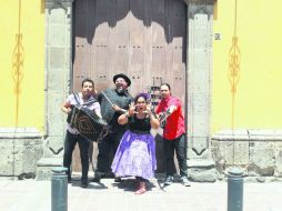 La Marisoul, voz de La Santa Cecilia, toma parte en la placa homenaje a Creedence Clearwater Revival llamada “Quiero Creedence”. EL INFORMADOR / A. Hinojosa