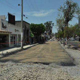 Obra en Avenida Tonaltecas golpea a comerciantes