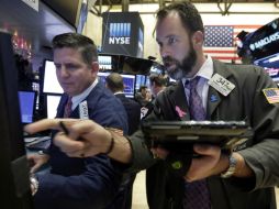 El Dow Jones Industrial cedió 86.09 puntos y se ubicó en 17 mil 787.13. AP / ARCHIVO