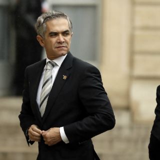 Mancera asiste a recepción organizada por Hollande