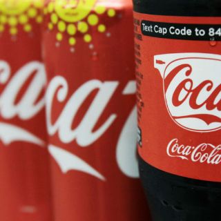 Coca-Cola y Femsa compran AdeS