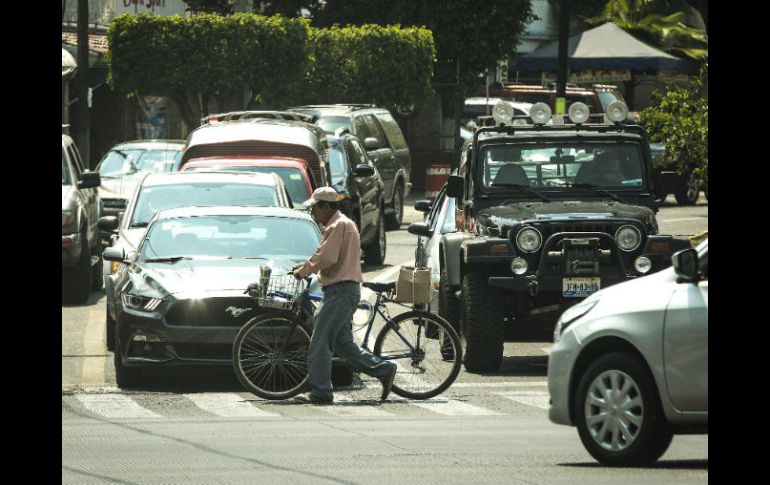 La iniciativa busca crear un impuesto a dueños de vehículos que sería destinado a mejorar el transporte. EL INFORMADOR / ARCHIVO