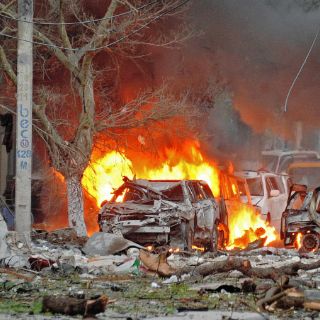 Al menos 10 muertos en atentado con coche bomba en Somalia
