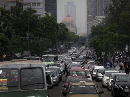 Las medidas restrictivas de circulación para los vehículos con engomado azul y rojo se mantienen hasta las 22:00 horas. SUN / ARCHIVO