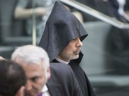 Serovpe Isakhanyan, párroco de la iglesia armenia en Alemania, asiste a una sesión en el Parlamento alemán en Berlín. EFE / M. Kappeler