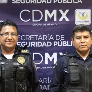 Con tacos, policías evitan suicidio de joven en Ciudad de México