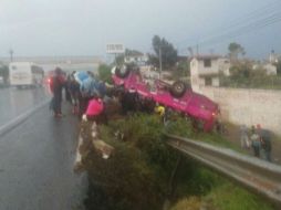 Autoridades desconocen las causas del accidente, aunque a esa hora llovía en la zona. TWITTER / @PoliciaFedMx