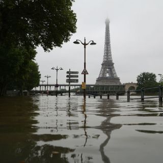 Cierran Museo del Louvre por inundaciones en Francia