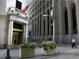 Wall Street están en espera de conocer el informe oficial de empleo en EU para el día de mañana. AP / ARCHIVO