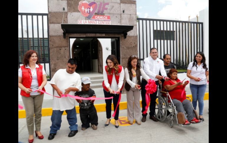 La presidenta del DIF Jalisco, Lorena Jassibe Arriaga fue la encargada de inaugurarlos. ESPECIAL / DIF Jalisco