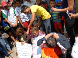 La SEP lamenta que los integrantes de la CNTE busquen defenderse por medios violentos. EFE / ARCHIVO