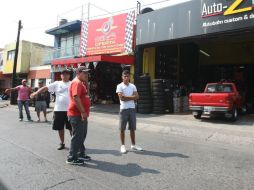 Las autoridades han incrementado los operativos, pero los vendedores ilegales salen a las calles cuando se retiran. EL INFORMADOR / R. Tamayo