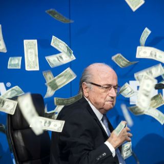 Abogados de Blatter justifican sus ingresos