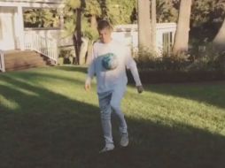 Justin y Neymar se ven intercambiando pases de la pelota sin que esta toque el suelo. INSTAGRAM / @neymarjr