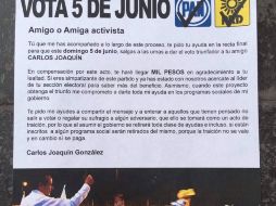 Este es el folleto que se esta repartiendo y que pide que se vote por Carlos Joaquín González. ESPECIAL /