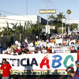 Madres de niños ABC protestan en oficinas de PGR en Sonora