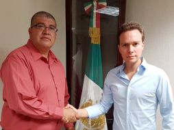 Velasco se reunió con Hugo Ballinas, rapado por presuntos integrantes de la CNTE.  /