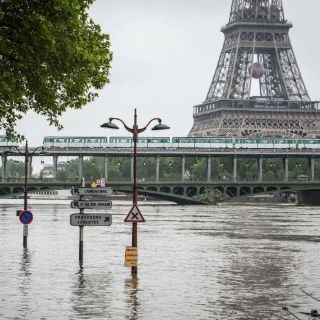 París cierra sitios emblemáticos por crecida del río Sena