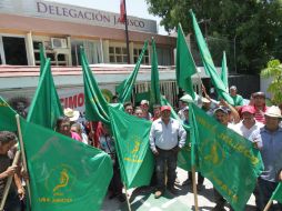 Los campesinos de la UNTA mantienen plantón afuera de la delegación jalisco en Lerdo de Tejada. EL INFORMADOR / F. Atilano