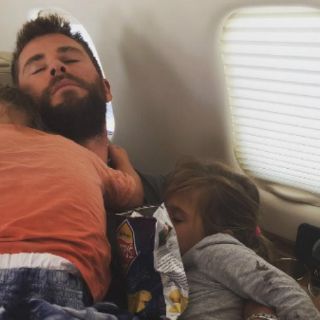 Chris Hemsworth, guapo y excelente padre