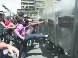 Rebelión. Miles de venezolanos alzan la voz en su búsqueda de justicia. Pero hay otra parte que asegura que 'no pasa nada'. AP /