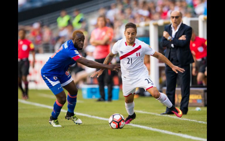 Acción del partido entre Perú y Haití este sábado. EFE / J. Stead