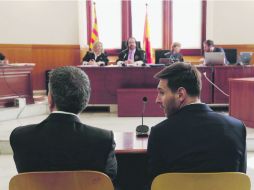 Los Messi-Cuccittini hoy se cuestionan si valió la pena todo el sacrificio que pasaron; Messi padre e hijo ahora enfrentan a Hacienda. AFP /