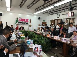 En punto de las 8:00 horas el pleno del Organismo Público Electoral se declaró en sesión permanente para seguir la contienda. TWITTER / @ople_Ver