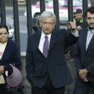 López Obrador pide a votantes acudir a las casillas