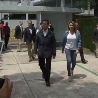Peña Nieto emite su voto para la Constituyente