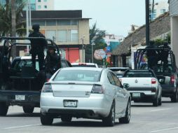 Al lugar de los hechos se apersonaron elementos del Ejército Mexicano a bordo de unidades de la fuerza castrense. SUN /