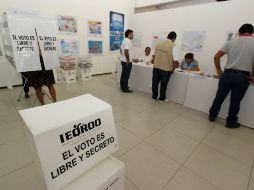 Las encuestas de salida o a boca de urna son sondeoas que alguna empresa realiza preguntándole a los ciudadanos por quién votaron. NTX / F. Gálvez
