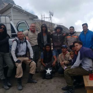 Rescatan a nueve jóvenes en el Nevado de Colima
