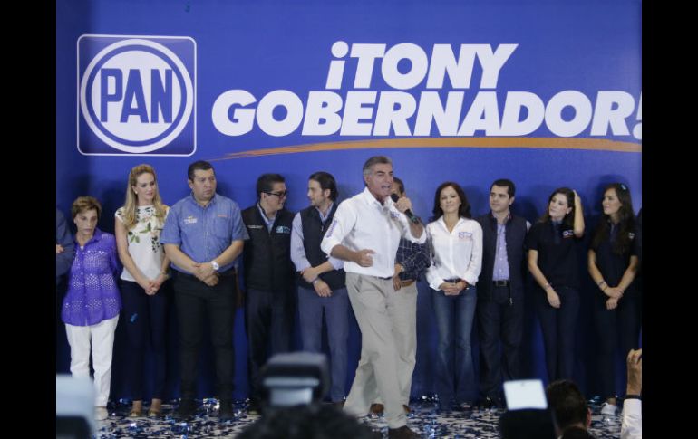 Desde las ocho de la noche, Antonio Gali Fayad celebraba el triunfo con su familia y equipo de trabajo. NTX / C. Pacheco