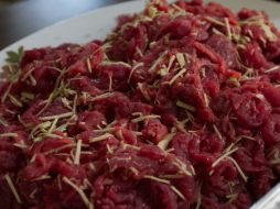 La carne contiene abundante vitamina B6, misma que puede mejorar el sistema inmunológico y acelerar el metabolismo. NTX / ARCHIVO