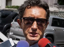 El cónsul de Italia en Venezuela, Mauro Lorenzini, ofrece declaraciones a los periodistas. EFE / M. Gutiérrez