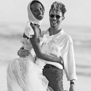 Viuda de Bowie lo recuerda en su aniversario de bodas